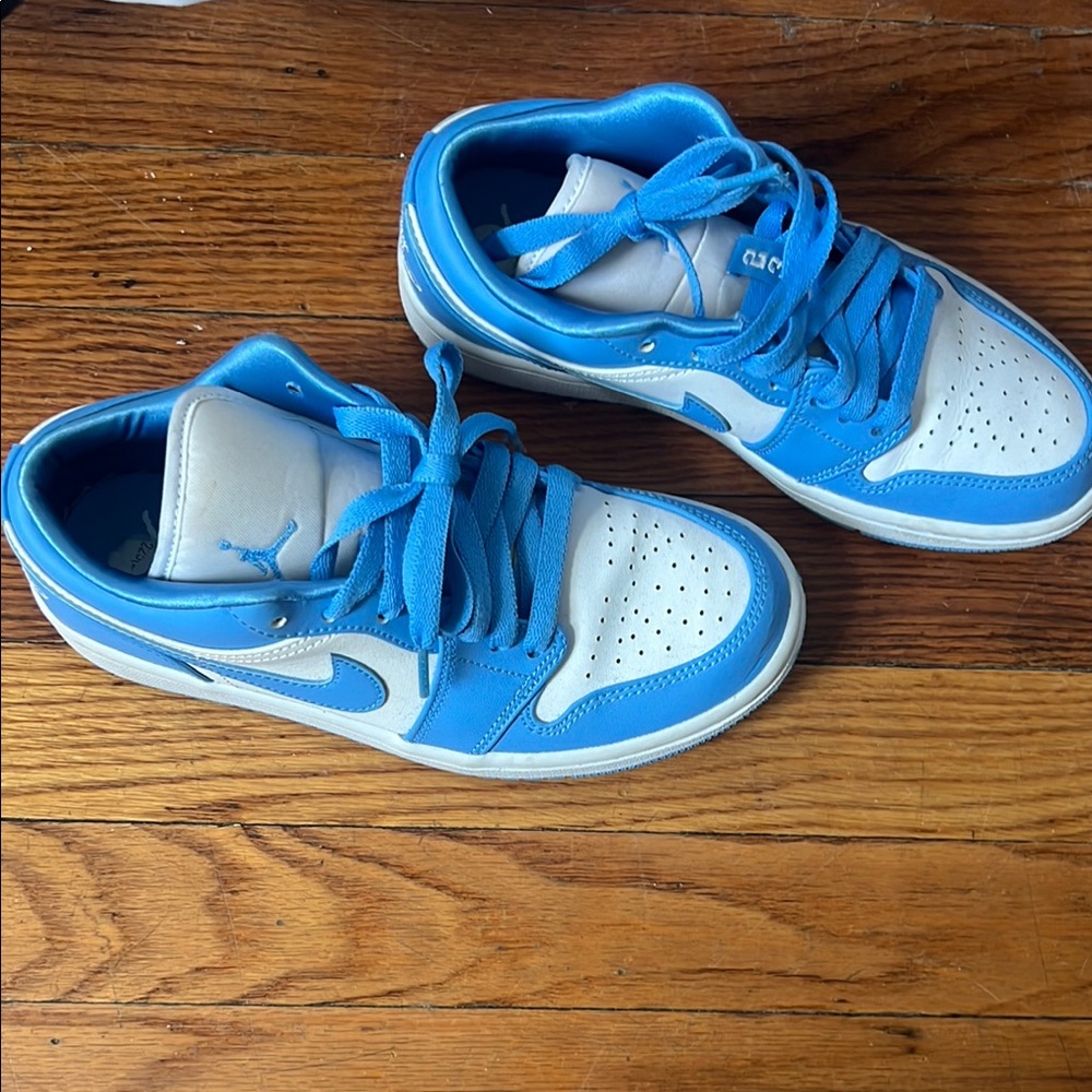Nike Blue and White Sneakers Classic Basketball Design